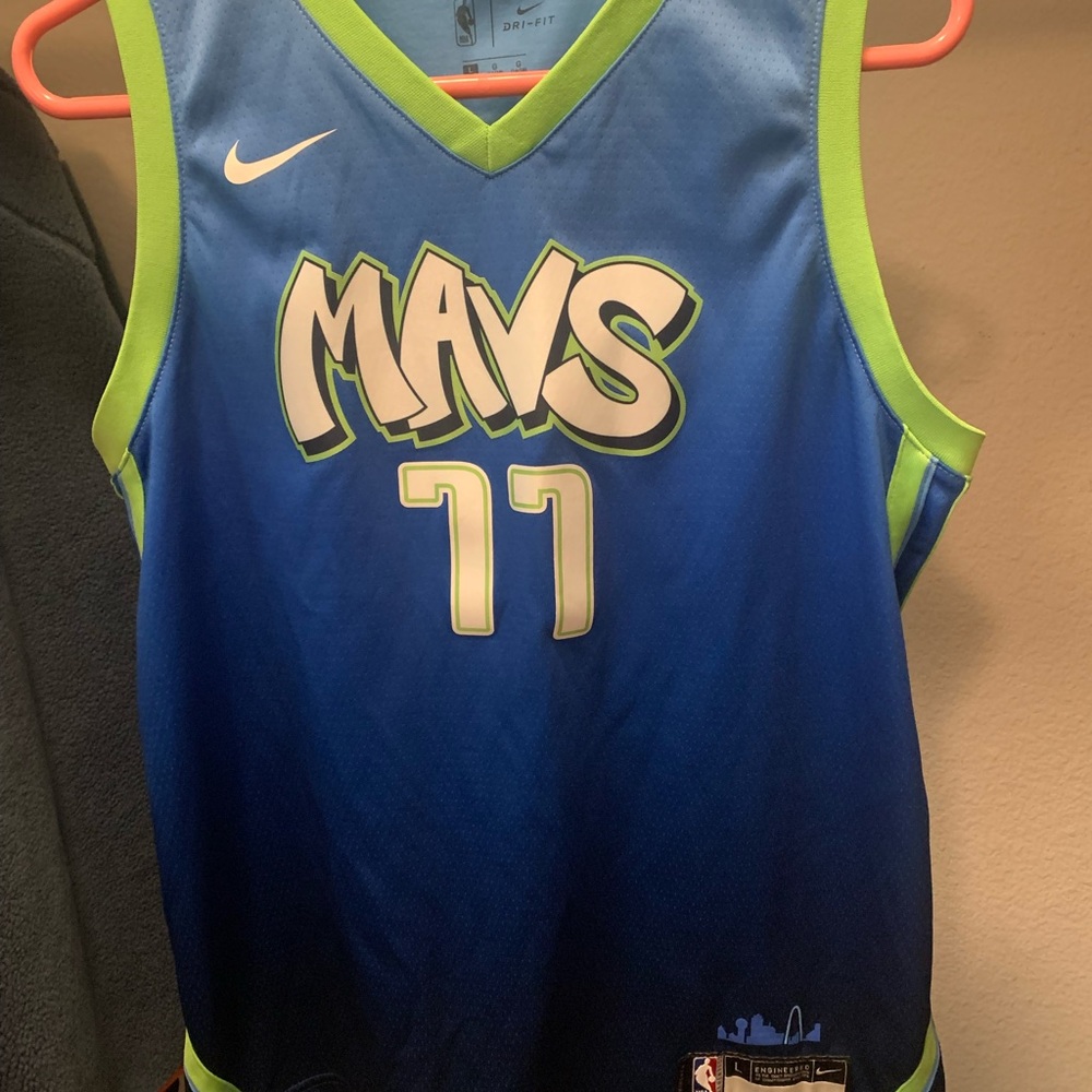 NBA Dallas Mavericks Luka Doncic 77 jersey nike youth large